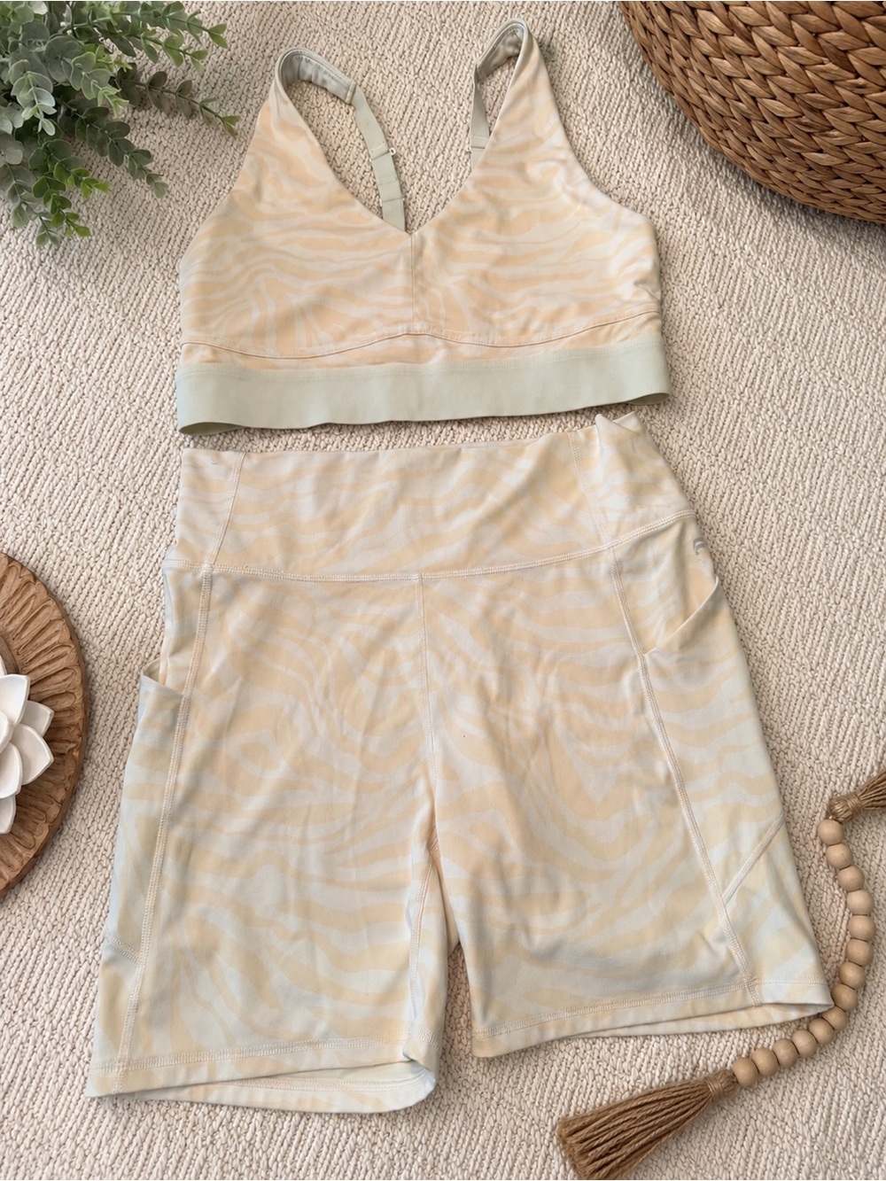 Fabletics PureLuxe Zebra Print Sports Bra & Biker Shorts Set XL Cream Yellow